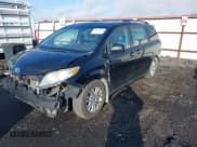 ✅ 2015 Toyota Sienna XLE • VIN: 5TDYK3DC3FS660414 • Lot: 43643982. Wystawiony na IAAI z przebiegiem 200 605 mil. Bezpłatny archiwum sprzedaży aukcyjnych z USA i szczegółowy raport historii pojazdu na DreamBid. Zdjęcie 21.