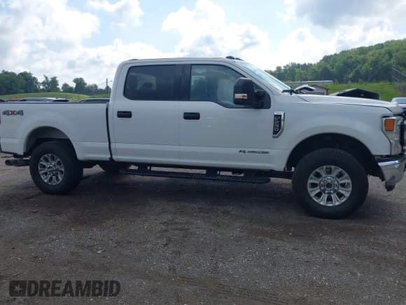 ✅ 2022 Ford F-250 XL • VIN: 1FT7W2BT2NEG43198 • Lot: 42301366. Wystawiony na IAAI z przebiegiem 69 057 mil. Bezpłatny archiwum sprzedaży aukcyjnych z USA i szczegółowy raport historii pojazdu na DreamBid. Zdjęcie 13.
