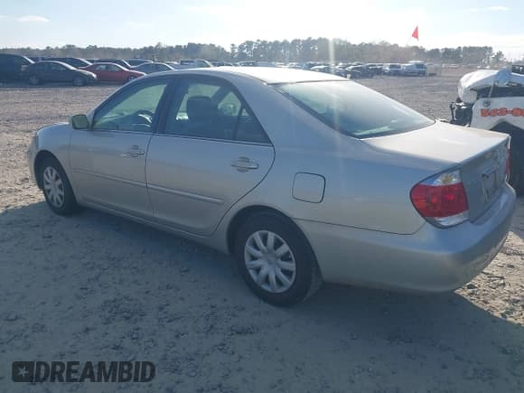 ✅ 2005 Toyota Camry XLE • VIN: 4T1BE32K65U541656 • Lot: 43655917. Wystawiony na IAAI z przebiegiem 67 680 mil. Bezpłatny archiwum sprzedaży aukcyjnych z USA i szczegółowy raport historii pojazdu na DreamBid. Zdjęcie 3.