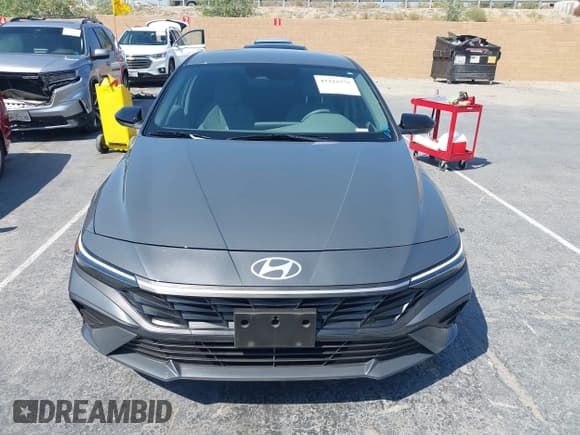 ✅ 2025 Hyundai Elantra SEL Sport • VIN: KMHLM4DG7SU020513 • Lot: 43218775. Listed on IAAI with 5,390 mi. Free auction sales archive from the USA and detailed vehicle history report at DreamBid. Image 12.