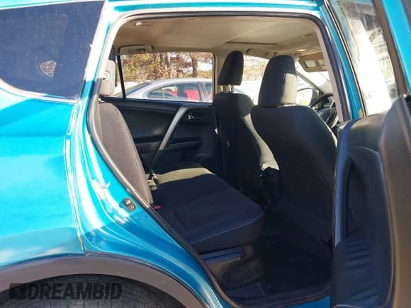 ✅ 2016 Toyota RAV4 XLE • VIN: JTMRJREV8GD031139 • Lot: 43686413. Listed on IAAI with 207,032 mi. Free auction sales archive from the USA and detailed vehicle history report at DreamBid. Image 8.