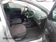 2020 Chevrolet Sonic LT z VIN 1G1JD6SB0L4136676, wystawiony jako IAAI lot #41967910 z przebiegiem 25 805 mil mil oraz . Historia ofert i sprzedaży dostępna na DreamBid. Obrazek 5.