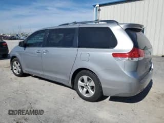 ✅ 2012 Toyota Sienna LE • VIN: 5TDKK3DC6CS243404 • Lot: 91111855. Wystawiony na Copart z przebiegiem 150 966 mil. Bezpłatny archiwum sprzedaży aukcyjnych z USA i szczegółowy raport historii pojazdu na DreamBid. Zdjęcie 2.