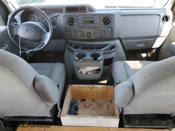 ✅ 2013 Ford Econoline Passenger XL • VIN: 1FBSS3BL0DDA55949 • Лот: 49943195. Опубликован ранее на Copart с пробегом 178 093 миль. Бесплатный доступ к архиву аукционных продаж из США и подробный отчёт об истории автомобиля на DreamBid. Изображение 8.