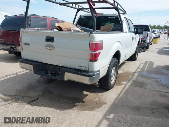 ✅ 2011 Ford F-150 XL • VIN: 1FTEX1CM3BFC07956 • Lot: 41897005. Wystawiony na IAAI z przebiegiem 277 429 mil. Bezpłatny archiwum sprzedaży aukcyjnych z USA i szczegółowy raport historii pojazdu na DreamBid. Zdjęcie 4.