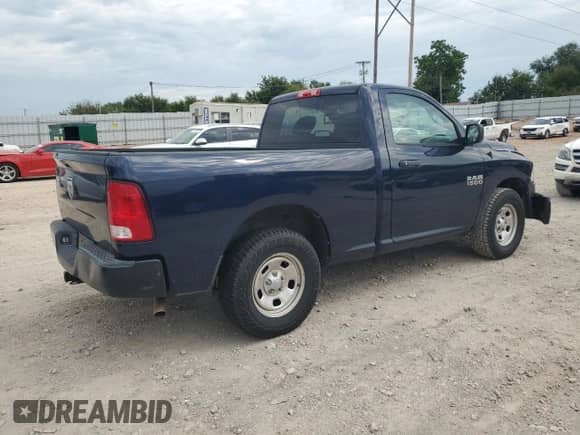 2017 Ram 1500 Tradesman z VIN 3C6JR6AG2HG745520, wystawiony jako Copart lot #71916685 z przebiegiem 57 202 mil mil oraz Szkoda całkowita • Salvage title. Historia ofert i sprzedaży dostępna na DreamBid. Obrazek 3.