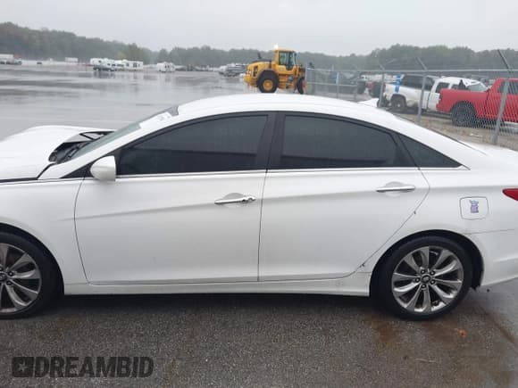 ✅ 2011 Hyundai Sonata Limited • VIN: 5NPEC4AC0BH165663 • Lot: 43392096. Listed on IAAI with 292,623 mi. Free auction sales archive from the USA and detailed vehicle history report at DreamBid. Image 14.