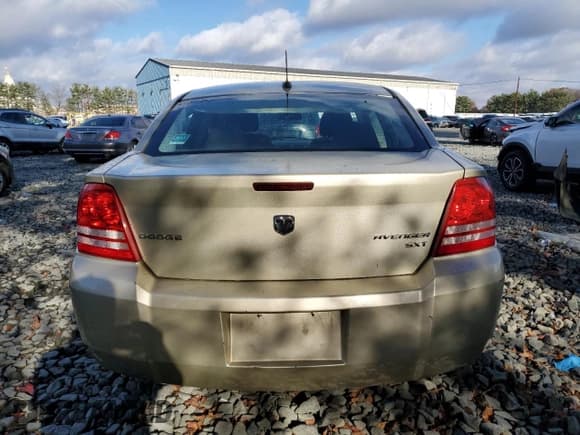 ✅ 2010 Dodge Avenger SXT • VIN: 1B3CC4FB0AN173219 • Lot: 79762174. Wystawiony na Copart z przebiegiem 180 708 mil. Bezpłatny archiwum sprzedaży aukcyjnych z USA i szczegółowy raport historii pojazdu na DreamBid. Zdjęcie 6.