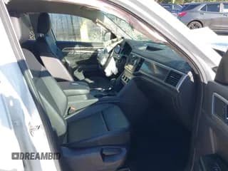 ✅ 2019 Volkswagen Atlas SE • VIN: 1V2WR2CA3KC562474 • Lot: 43355227. Wystawiony na IAAI z przebiegiem 27 736 mil. Bezpłatny archiwum sprzedaży aukcyjnych z USA i szczegółowy raport historii pojazdu na DreamBid. Zdjęcie 5.