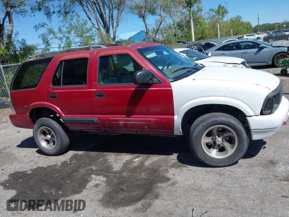 ✅ 1997 Chevrolet Blazer LS • VIN: 1GNDT13W0V2175348 • Lot: 41773422. Wystawiony na IAAI z przebiegiem 247 972 mil. Bezpłatny archiwum sprzedaży aukcyjnych z USA i szczegółowy raport historii pojazdu na DreamBid. Zdjęcie 14.
