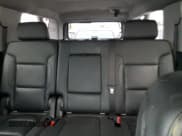 ✅ 2019 Chevrolet Suburban LT • VIN: 1GNSKHKC4KR171493 • Lot: 79537454. Wystawiony na Copart z przebiegiem Nie podano. Bezpłatny archiwum sprzedaży aukcyjnych z USA i szczegółowy raport historii pojazdu na DreamBid. Zdjęcie 10.