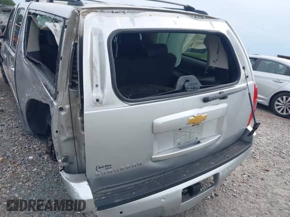 2014 Chevrolet Suburban LT z VIN 1GNSCJE0XER203597, wystawiony jako IAAI lot #42215407 z przebiegiem 186 556 mil mil oraz . Historia ofert i sprzedaży dostępna na DreamBid. Obrazek 17.