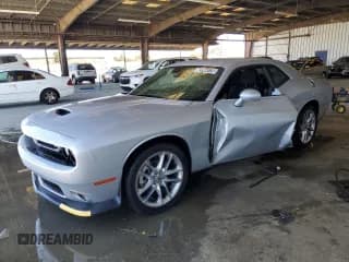 ✅ 2023 Dodge Challenger GT • VIN: 2C3CDZKG6PH689598 • Lot: 63764175. Wystawiony na Copart z przebiegiem 46 671 mil. Bezpłatny archiwum sprzedaży aukcyjnych z USA i szczegółowy raport historii pojazdu na DreamBid. Zdjęcie 1.