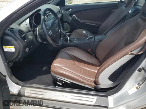 ✅ 2007 Mercedes-Benz SLK 350 • VIN: WDBWK56F27F169391 • Лот: 60407435. Опубликован ранее на Copart с пробегом 193 077 миль. Бесплатный доступ к архиву аукционных продаж из США и подробный отчёт об истории автомобиля на DreamBid. Изображение 7.