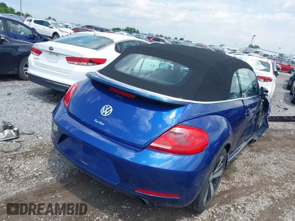 ✅ 2013 Volkswagen Beetle • VIN: 3VW8A7AT4DM817716 • Lot: 42478364. Wystawiony na IAAI z przebiegiem 42 568 mil. Bezpłatny archiwum sprzedaży aukcyjnych z USA i szczegółowy raport historii pojazdu na DreamBid. Zdjęcie 4.