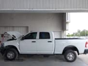 ✅ 2024 Ram 2500 Tradesman • VIN: 3C6UR5CJ4RG267621 • Lot: 42442525. Wystawiony na IAAI z przebiegiem 9 929 mil. Bezpłatny archiwum sprzedaży aukcyjnych z USA i szczegółowy raport historii pojazdu na DreamBid. Zdjęcie 15.