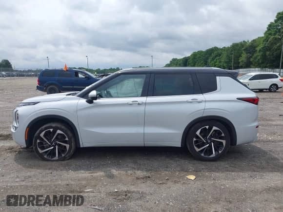 2023 Mitsubishi Outlander SEL z VIN JA4J3VA89PZ046293, wystawiony jako IAAI lot #42376311 z przebiegiem 37 850 mil mil oraz . Historia ofert i sprzedaży dostępna na DreamBid. Obrazek 14.