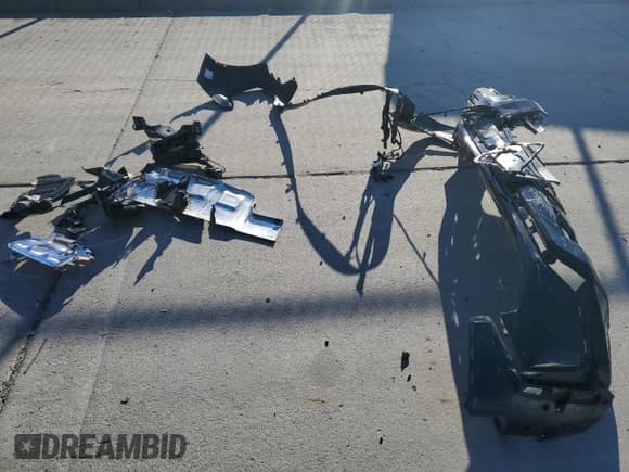 ✅ 2022 Chevrolet Suburban Z71 • VIN: 1GNSKDKD9NR215834 • Lot: 72825154. Wystawiony na Copart z przebiegiem 26 503 mil. Bezpłatny archiwum sprzedaży aukcyjnych z USA i szczegółowy raport historii pojazdu na DreamBid. Zdjęcie 15.