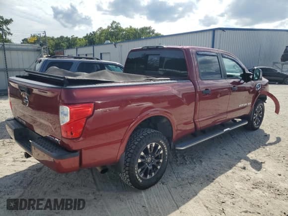 ✅ 2018 Nissan Titan Platinum Reserve • VIN: 1N6BA1F49JN520687 • Lot: 69172075. Wystawiony na Copart z przebiegiem 111 557 mil. Bezpłatny archiwum sprzedaży aukcyjnych z USA i szczegółowy raport historii pojazdu na DreamBid. Zdjęcie 3.