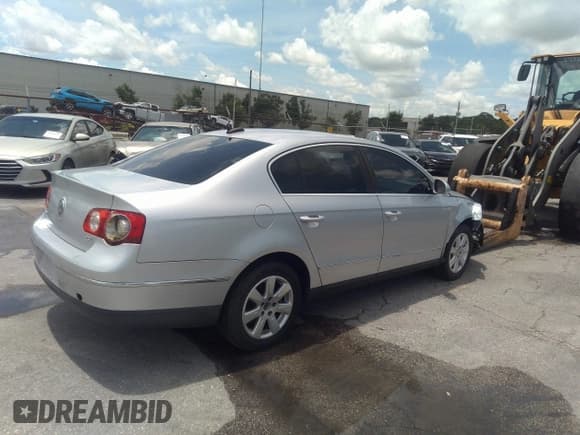 ✅ 2006 Volkswagen Passat Value Edition • VIN: WVWAK73C96P116603 • Lot: 42374232. Listed on IAAI with 152,331 mi. Free auction sales archive from the USA and detailed vehicle history report at DreamBid. Image 4.
