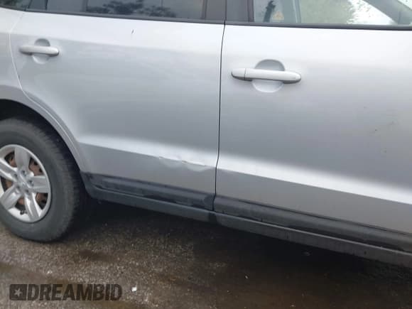 ✅ 2009 Hyundai Santa Fe GLS • VIN: 5NMSG13D99H323565 • Lot: 43534027. Wystawiony na IAAI z przebiegiem 157 196 mil. Bezpłatny archiwum sprzedaży aukcyjnych z USA i szczegółowy raport historii pojazdu na DreamBid. Zdjęcie 6.