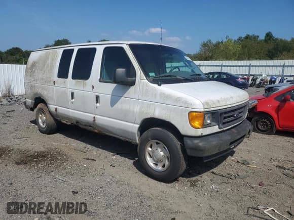 ✅ 2006 Ford Econoline Cargo • VIN: 1FTNE24WX6HB38415 • Lot: 68597985. Wystawiony na Copart z przebiegiem 238 167 mil. Bezpłatny archiwum sprzedaży aukcyjnych z USA i szczegółowy raport historii pojazdu na DreamBid. Zdjęcie 4.