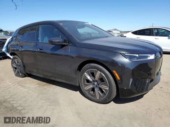 ✅ 2025 BMW iX xDrive50 • VIN: WB523CF00SCU13476 • Лот: 68222205. Опубликован ранее на Copart с пробегом 1 220 миль. Бесплатный доступ к архиву аукционных продаж из США и подробный отчёт об истории автомобиля на DreamBid. Изображение 4.