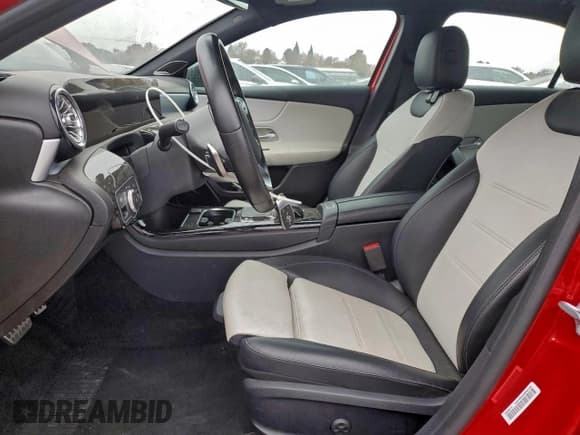 ✅ 2019 Mercedes-Benz A 220 • VIN: WDD3G4EB1KW027367 • Lot: 95767225. Wystawiony na Copart z przebiegiem 65 883 mil. Bezpłatny archiwum sprzedaży aukcyjnych z USA i szczegółowy raport historii pojazdu na DreamBid. Zdjęcie 7.