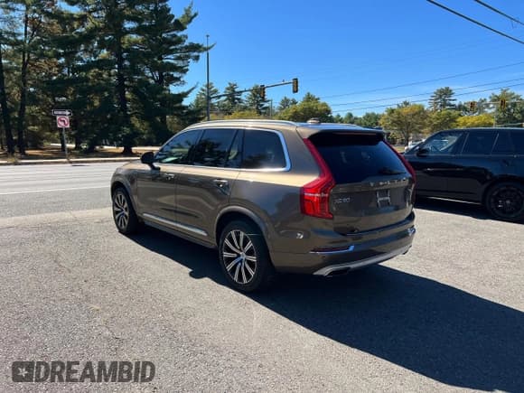 ✅ 2017 Volvo XC90 Inscription • VIN: YV4A22PL5H1173896 • Lot: 85012635. Wystawiony na Copart z przebiegiem 221 060 mil. Bezpłatny archiwum sprzedaży aukcyjnych z USA i szczegółowy raport historii pojazdu na DreamBid. Zdjęcie 3.