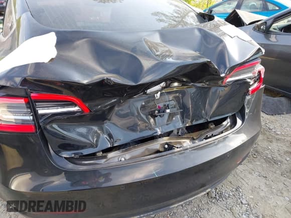 ✅ 2018 Tesla Model 3 Long Range Battery • VIN: 5YJ3E1EA6JF069901 • Lot: 42054027. Wystawiony na IAAI z przebiegiem 78 007 mil. Bezpłatny archiwum sprzedaży aukcyjnych z USA i szczegółowy raport historii pojazdu na DreamBid. Zdjęcie 6.