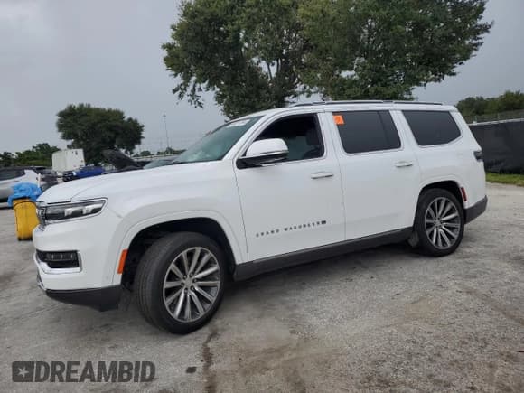 ✅ 2022 Jeep Grand Wagoneer Series II • VIN: 1C4SJVFJ6NS167011 • Lot: 69071254. Wystawiony na Copart z przebiegiem 48 653 mil. Bezpłatny archiwum sprzedaży aukcyjnych z USA i szczegółowy raport historii pojazdu na DreamBid. Zdjęcie 1.