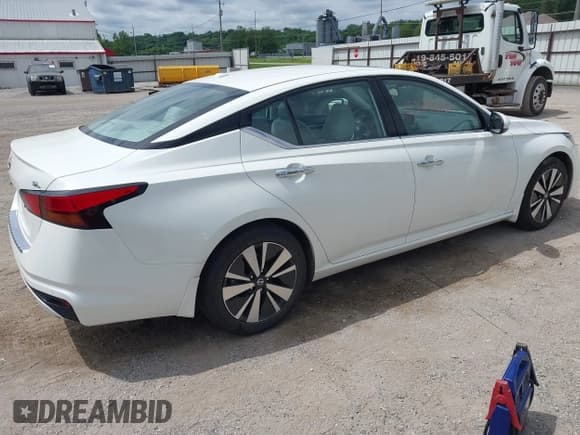 ✅ 2022 Nissan Altima SL • VIN: 1N4BL4EV8NN409245 • Lot: 42784164. Listed on IAAI with 33,962 mi. Free auction sales archive from the USA and detailed vehicle history report at DreamBid. Image 4.