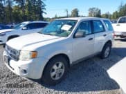 ✅ 2009 Ford Escape XLS • VIN: 1FMCU02749KB31375 • Lot: 43415502. Wystawiony na IAAI z przebiegiem 83 114 mil. Bezpłatny archiwum sprzedaży aukcyjnych z USA i szczegółowy raport historii pojazdu na DreamBid. Zdjęcie 2.