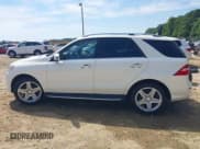 ✅ 2015 Mercedes-Benz M 400 • VIN: 4JGDA5GB6FA534279 • Lot: 42653610. Wystawiony na IAAI z przebiegiem 101 940 mil. Bezpłatny archiwum sprzedaży aukcyjnych z USA i szczegółowy raport historii pojazdu na DreamBid. Zdjęcie 15.