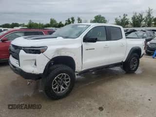 2023 Chevrolet Colorado 4WD ZR2 с VIN 1GCPTFEK8P1207971, выставлен на аукционе Copart как лот 53113144 с пробегом 5 735 миль миль и Списание • Salvage title. История ставок и продаж доступна на DreamBid. Изображение 1.