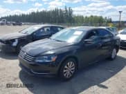 ✅ 2013 Volkswagen Passat S • VIN: 1VWAP7A38DC083633 • Lot: 43045976. Wystawiony na IAAI z przebiegiem 109 261 mil. Bezpłatny archiwum sprzedaży aukcyjnych z USA i szczegółowy raport historii pojazdu na DreamBid. Zdjęcie 2.