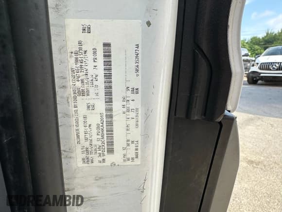 ✅ 2017 Ford Transit XL • VIN: 1FDZX2CM0HKA42015 • Lot: 64076855. Wystawiony na Copart z przebiegiem 252 406 mil. Bezpłatny archiwum sprzedaży aukcyjnych z USA i szczegółowy raport historii pojazdu na DreamBid. Zdjęcie 10.