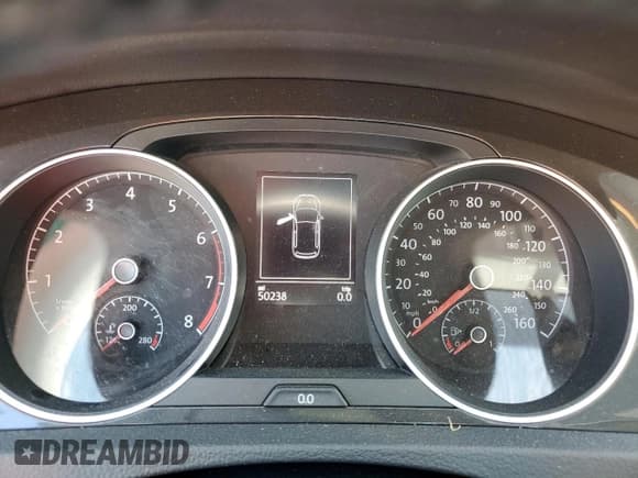 ✅ 2020 Volkswagen Golf TSI • VIN: 3VWG57AU7LM002403 • Lot: 77552394. Wystawiony na Copart z przebiegiem 50 238 mil. Bezpłatny archiwum sprzedaży aukcyjnych z USA i szczegółowy raport historii pojazdu na DreamBid. Zdjęcie 9.