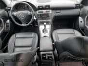 ✅ 2005 Mercedes-Benz C 230 Kompressor • VIN: WDBRF40JX5A818115 • Lot: 84001755. Wystawiony na Copart z przebiegiem 63 205 mil. Bezpłatny archiwum sprzedaży aukcyjnych z USA i szczegółowy raport historii pojazdu na DreamBid. Zdjęcie 8.