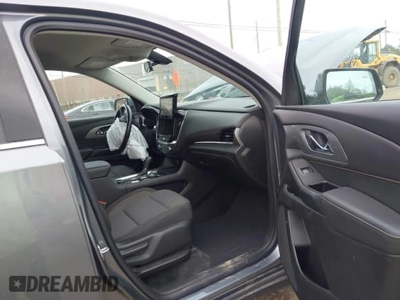 ✅ 2020 Chevrolet Traverse LT Cloth • VIN: 1GNERGKW4LJ171782 • Lot: 43415058. Wystawiony na IAAI z przebiegiem 76 109 mil. Bezpłatny archiwum sprzedaży aukcyjnych z USA i szczegółowy raport historii pojazdu na DreamBid. Zdjęcie 5.