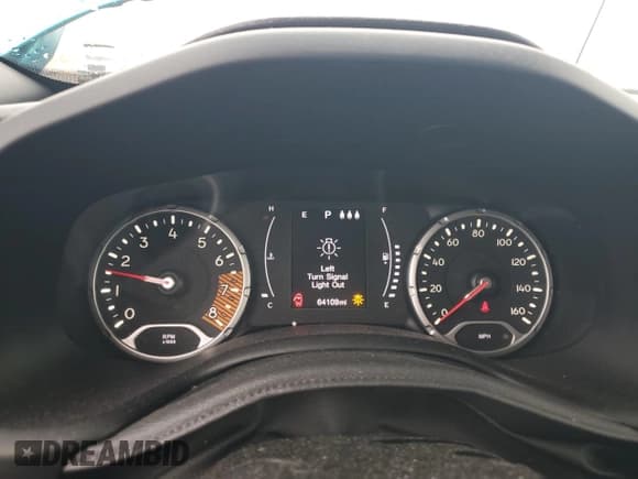 ✅ 2019 Jeep Renegade Sport • VIN: ZACNJBAB7KPK48352 • Lot: 81769845. Wystawiony na Copart z przebiegiem 64 109 mil. Bezpłatny archiwum sprzedaży aukcyjnych z USA i szczegółowy raport historii pojazdu na DreamBid. Zdjęcie 9.