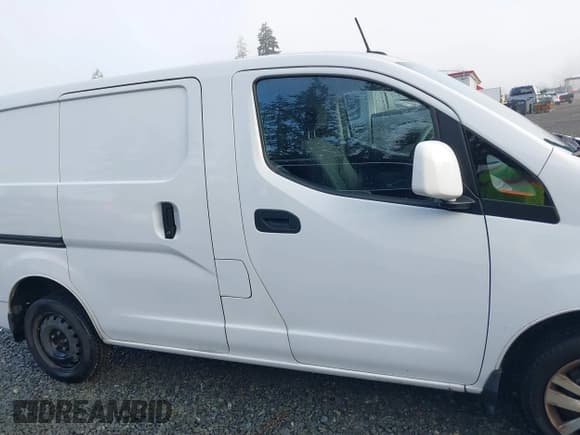 ✅ 2018 Nissan NV200 S • VIN: 3N6CM0KN3JK699397 • Lot: 40910685. Listed on IAAI with 116,115 mi. Free auction sales archive from the USA and detailed vehicle history report at DreamBid. Image 13.