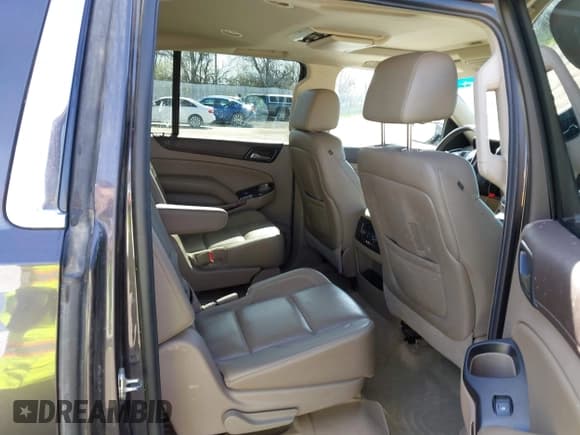 ✅ 2015 GMC Yukon XL SLT • VIN: 1GKS2HKCXFR287445 • Lot: 42161475. Listed on IAAI with 204,069 mi. Free auction sales archive from the USA and detailed vehicle history report at DreamBid. Image 8.