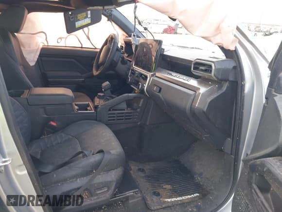 ✅ 2025 Toyota Tacoma SR • VIN: 3TMLB5JN0SM090572 • Лот: 41432255. Опубликован ранее на IAAI с пробегом 1 493 миль. Бесплатный доступ к архиву аукционных продаж из США и подробный отчёт об истории автомобиля на DreamBid. Изображение 5.