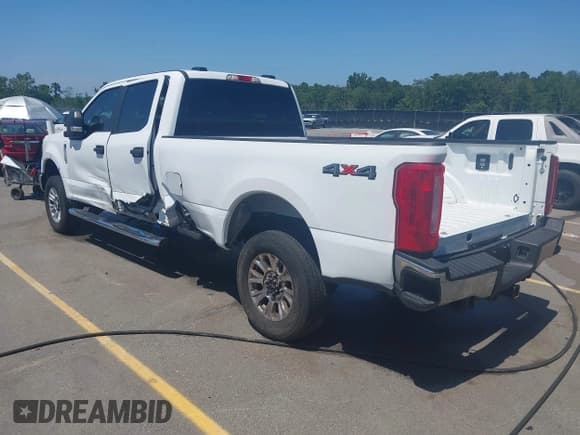 ✅ 2022 Ford F-250 XL • VIN: 1FT7W2B64NED83140 • Lot: 42564764. Listed on IAAI with 77,458 mi. Free auction sales archive from the USA and detailed vehicle history report at DreamBid. Image 3.