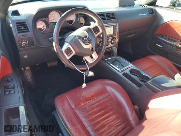 ✅ 2013 Dodge Challenger SXT • VIN: 2C3CDYAGXDH595537 • Lot: 84115864. Wystawiony na Copart z przebiegiem 109 005 mil. Bezpłatny archiwum sprzedaży aukcyjnych z USA i szczegółowy raport historii pojazdu na DreamBid. Zdjęcie 8.