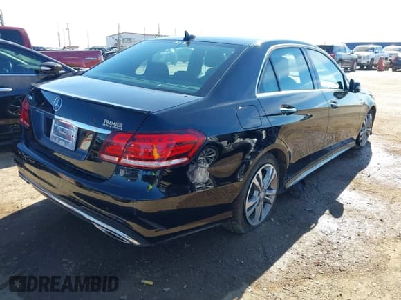 ✅ 2015 Mercedes-Benz E 350 Sport • VIN: WDDHF5KB7FB126050 • Lot: 43648317. Listed on IAAI with 111,546 mi. Free auction sales archive from the USA and detailed vehicle history report at DreamBid. Image 4.