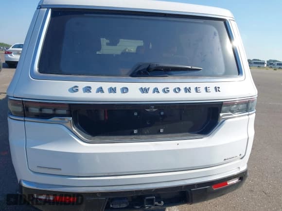 ✅ 2023 Jeep Grand Wagoneer Series III • VIN: 1C4SJSGP5PS502019 • Lot: 42985653. Wystawiony na IAAI z przebiegiem 5 166 mil. Bezpłatny archiwum sprzedaży aukcyjnych z USA i szczegółowy raport historii pojazdu na DreamBid. Zdjęcie 16.