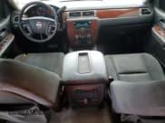 ✅ 2009 Chevrolet Suburban 1LT • VIN: 1GNFK26379R228420 • Lot: 80793214. Wystawiony na Copart z przebiegiem 230 823 mil. Bezpłatny archiwum sprzedaży aukcyjnych z USA i szczegółowy raport historii pojazdu na DreamBid. Zdjęcie 8.