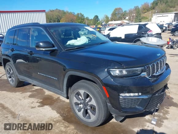 ✅ 2022 Jeep Grand Cherokee • VIN: 1C4RJYB66N8757188 • Lot: 43411033. Listed on IAAI with 27,381 mi. Free auction sales archive from the USA and detailed vehicle history report at DreamBid. Image 1.